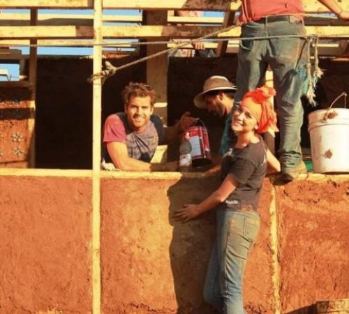 Pallet house with earthen plaster